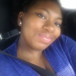 Meet your Posher, Latia